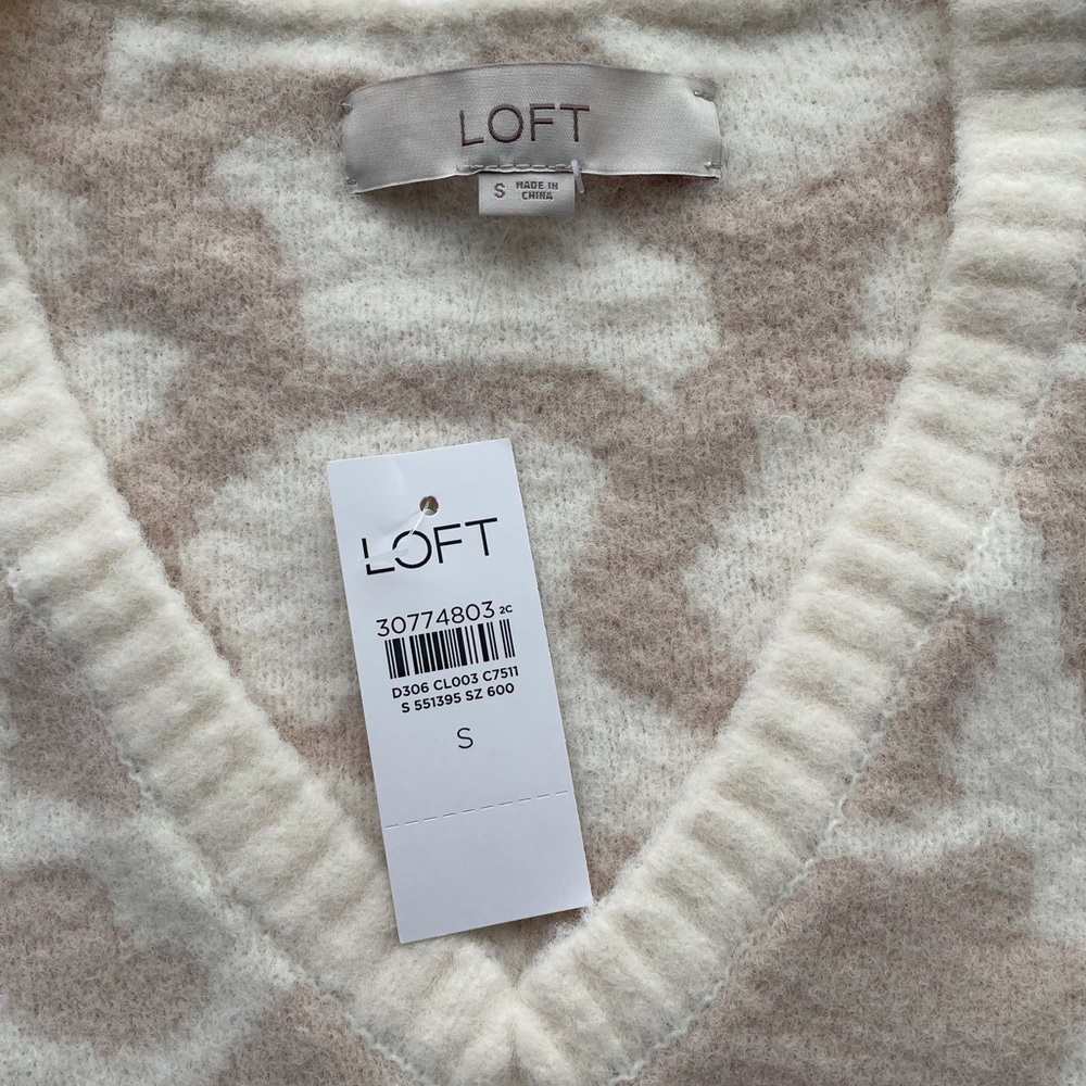 Loft v-neck animal print sweater. - Picture 9 of 15